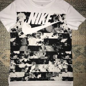 Women’s Graphic Nike Tee